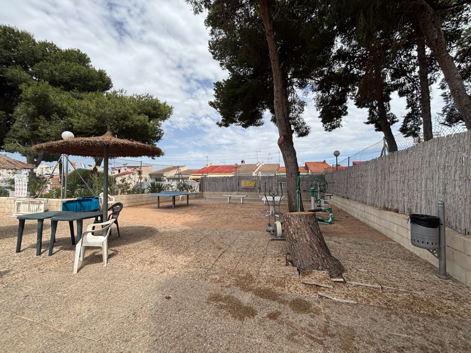 Resale - 4 Bedroom 2 Bathroom Town House in Torrevieja - Costa Blanca  - Alicante