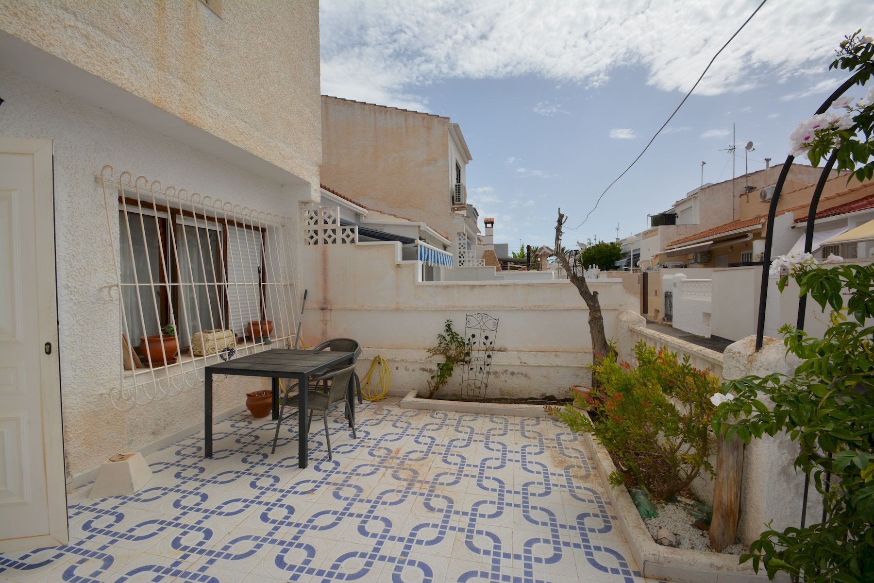 Resale - 4 Bedroom 2 Bathroom Town House in Torrevieja - Costa Blanca  - Alicante