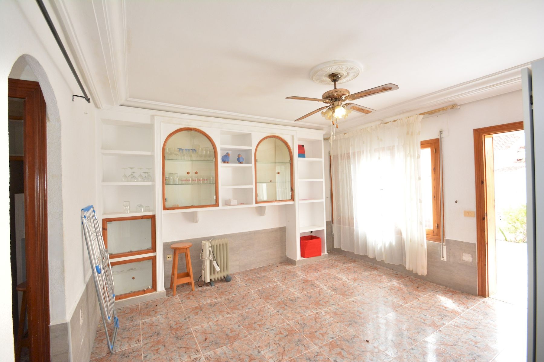 Resale - 4 Bedroom 2 Bathroom Town House in Torrevieja - Costa Blanca  - Alicante