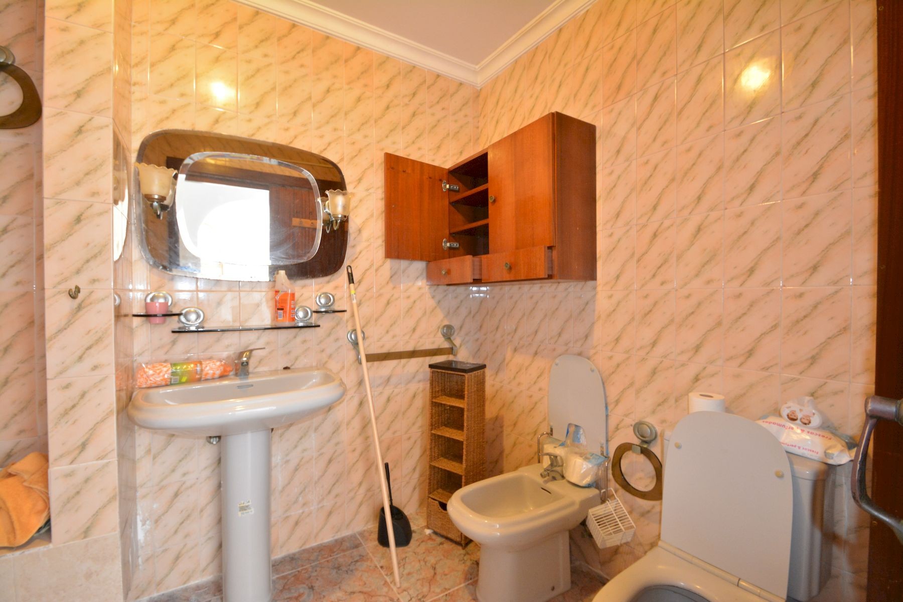 Resale - 4 Bedroom 2 Bathroom Town House in Torrevieja - Costa Blanca  - Alicante