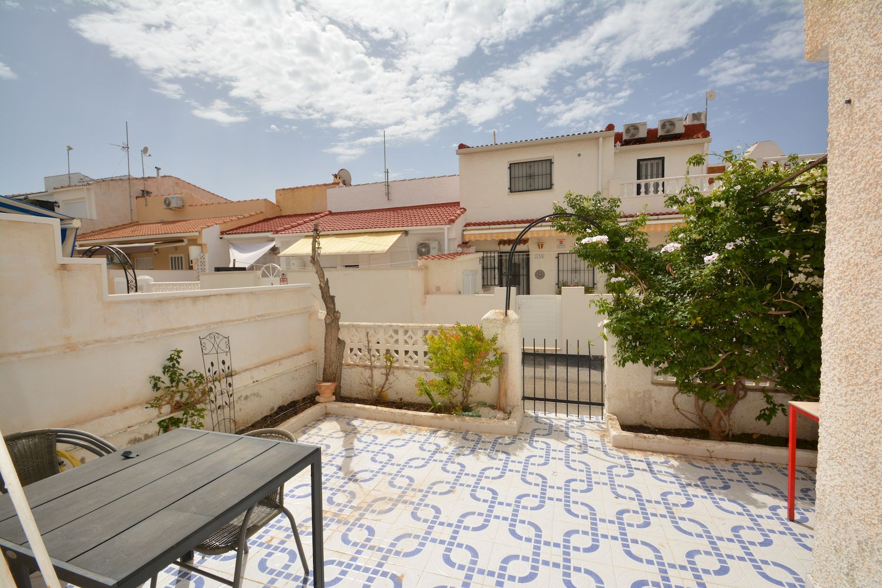 Resale - 4 Bedroom 2 Bathroom Town House in Torrevieja - Costa Blanca  - Alicante