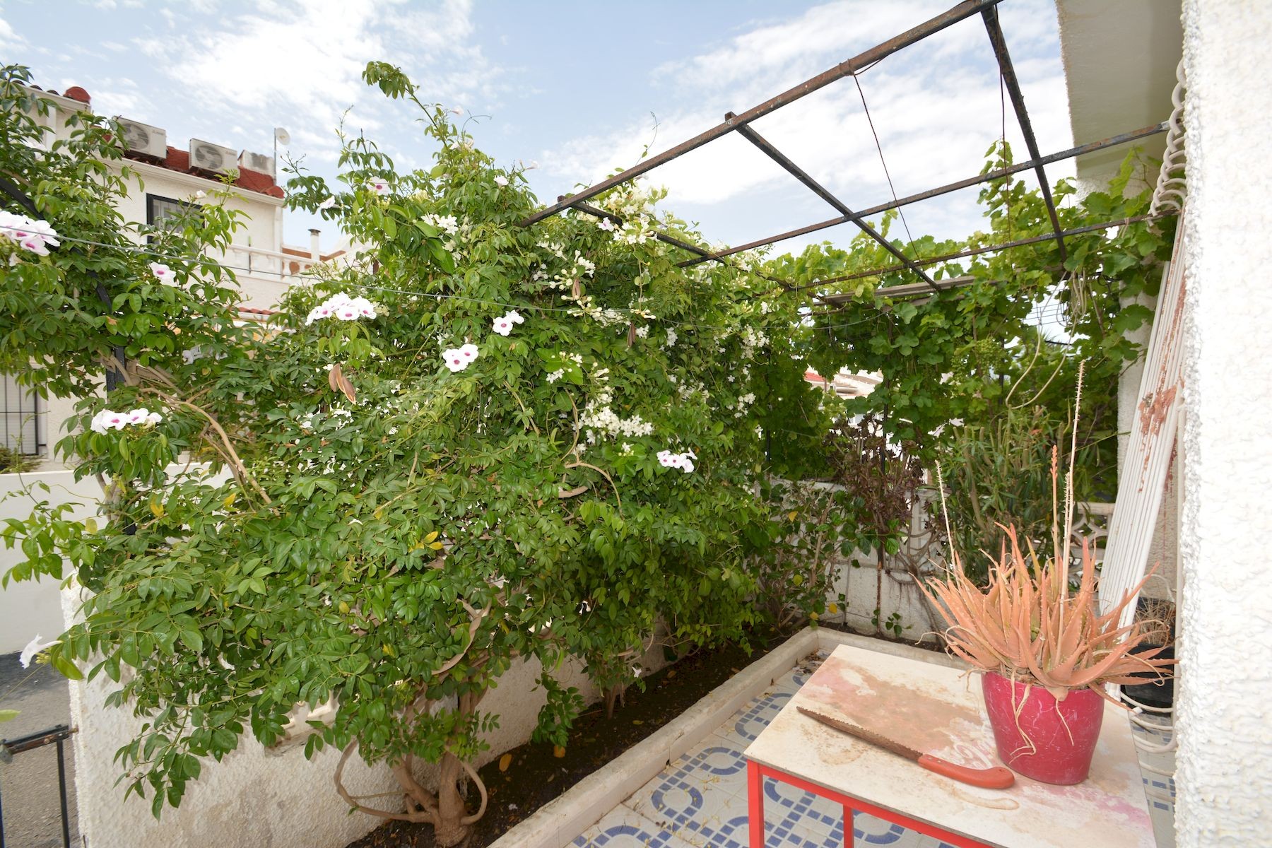 Resale - 4 Bedroom 2 Bathroom Town House in Torrevieja - Costa Blanca  - Alicante