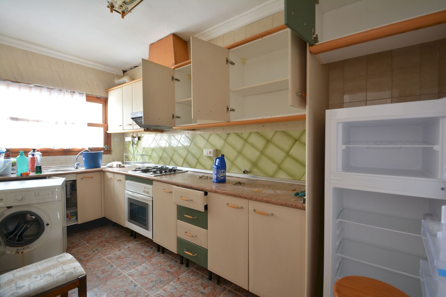 Resale - 4 Bedroom 2 Bathroom Town House in Torrevieja - Costa Blanca  - Alicante
