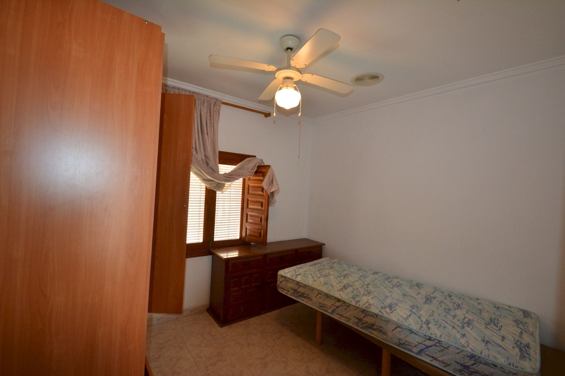 Resale - 4 Bedroom 2 Bathroom Town House in Torrevieja - Costa Blanca  - Alicante
