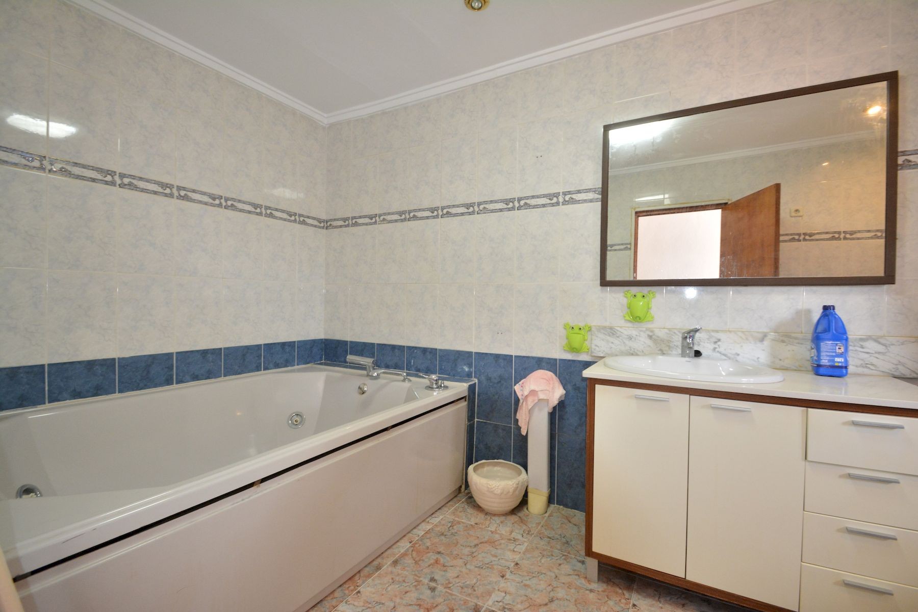 Resale - 4 Bedroom 2 Bathroom Town House in Torrevieja - Costa Blanca  - Alicante