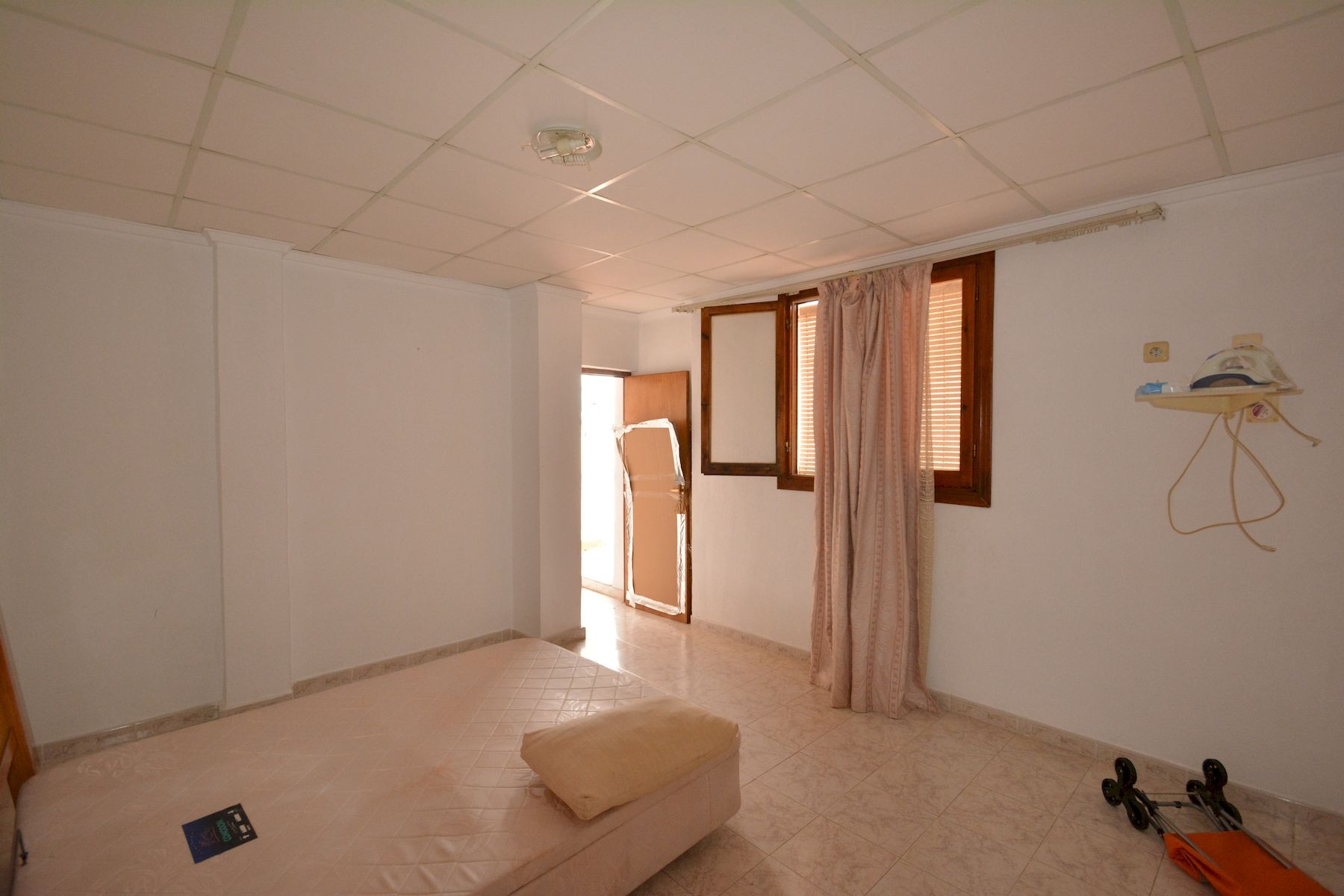Resale - 4 Bedroom 2 Bathroom Town House in Torrevieja - Costa Blanca  - Alicante
