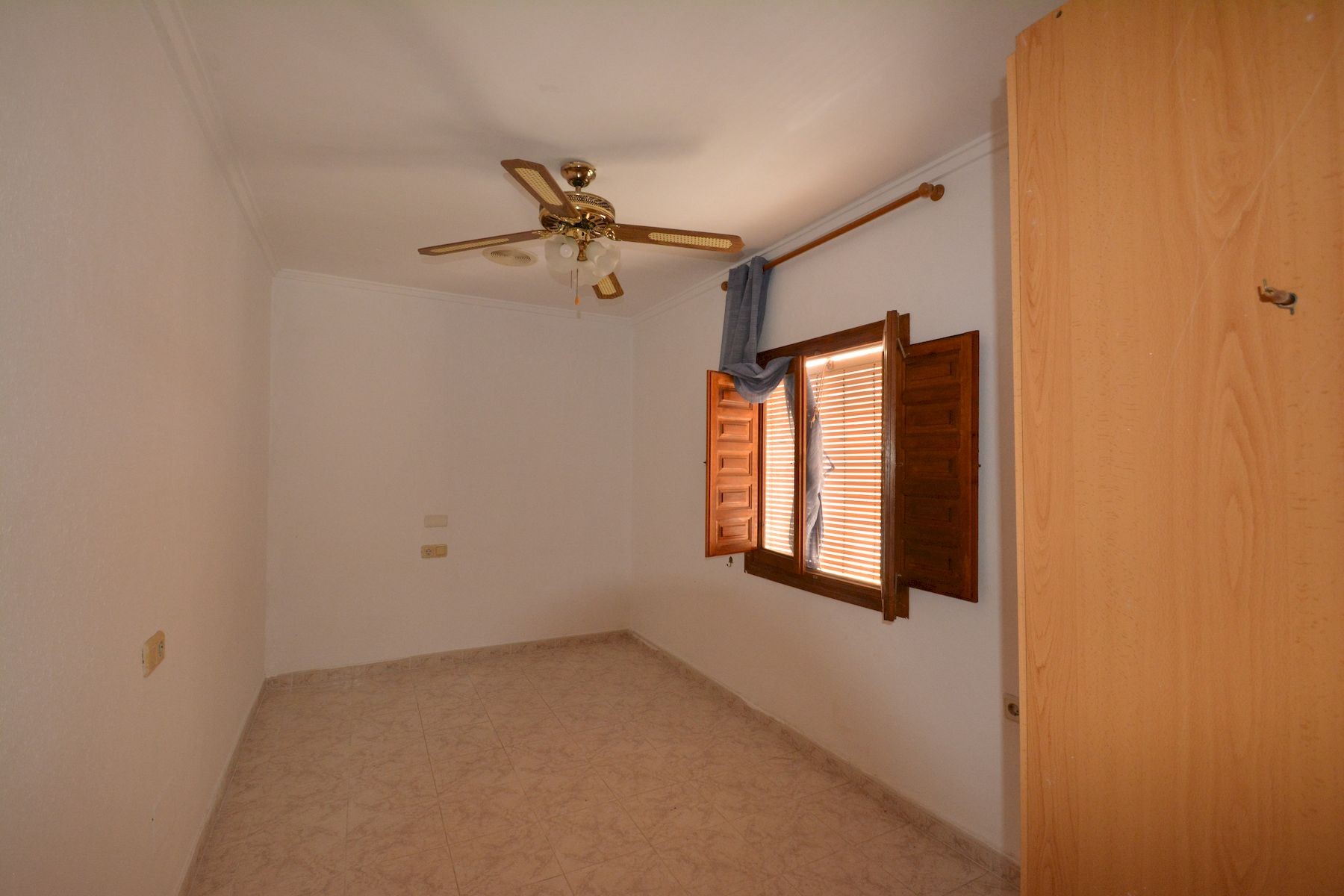 Resale - 4 Bedroom 2 Bathroom Town House in Torrevieja - Costa Blanca  - Alicante