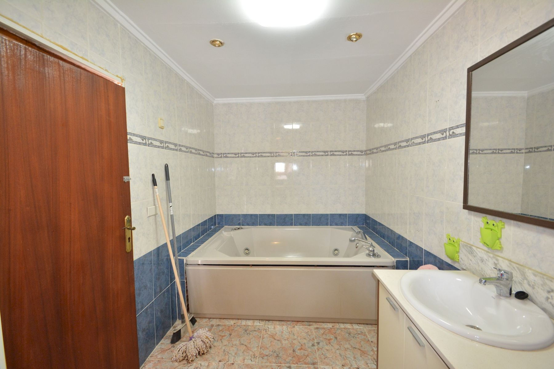 Resale - 4 Bedroom 2 Bathroom Town House in Torrevieja - Costa Blanca  - Alicante