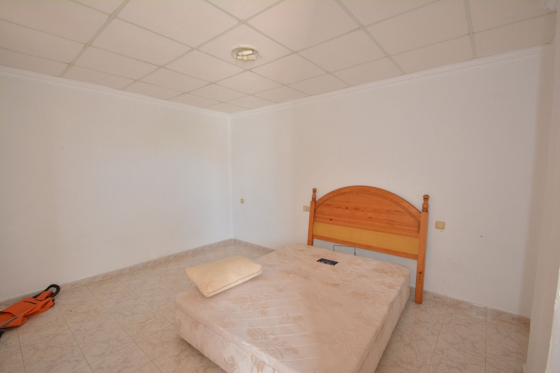 Resale - 4 Bedroom 2 Bathroom Town House in Torrevieja - Costa Blanca  - Alicante