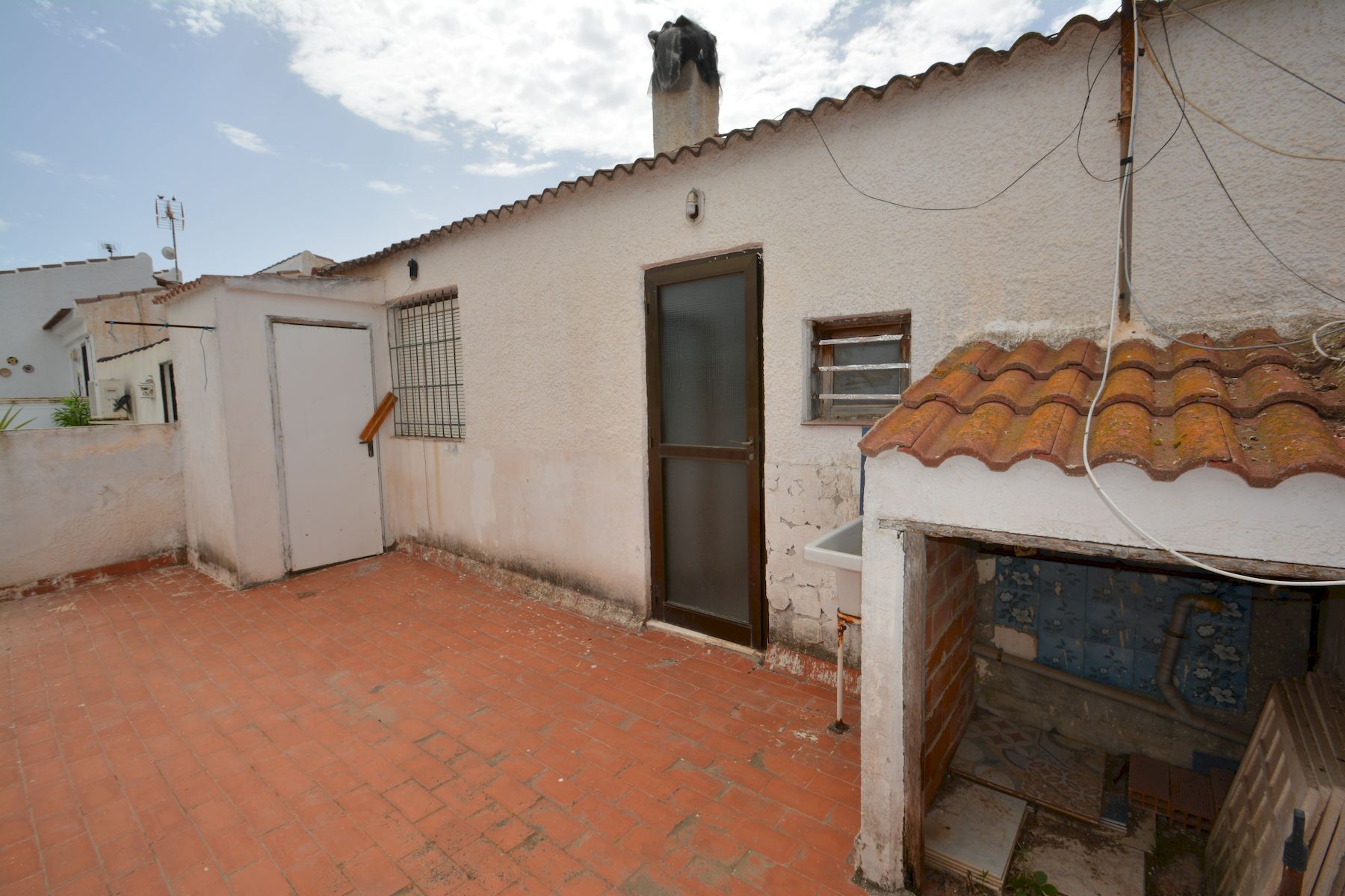 Resale - 4 Bedroom 2 Bathroom Town House in Torrevieja - Costa Blanca  - Alicante