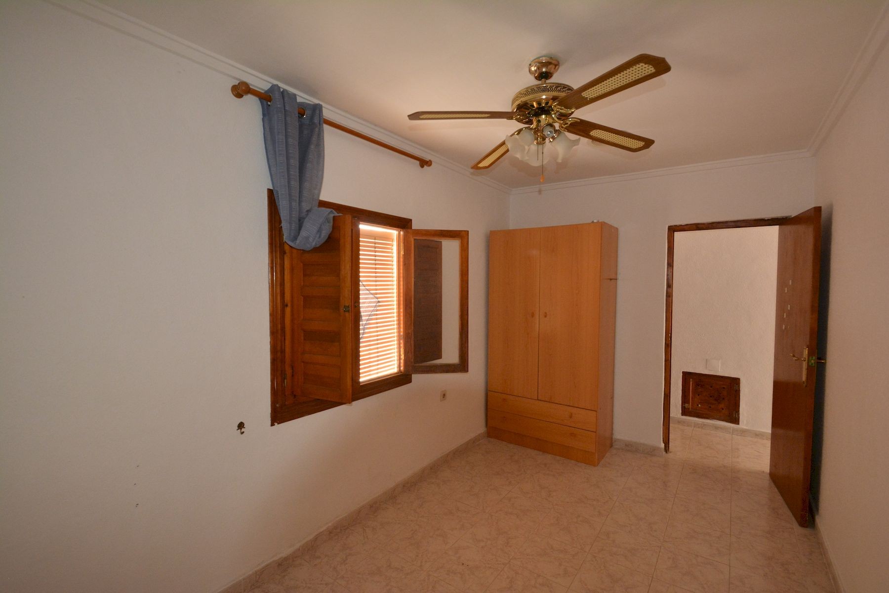 Resale - 4 Bedroom 2 Bathroom Town House in Torrevieja - Costa Blanca  - Alicante