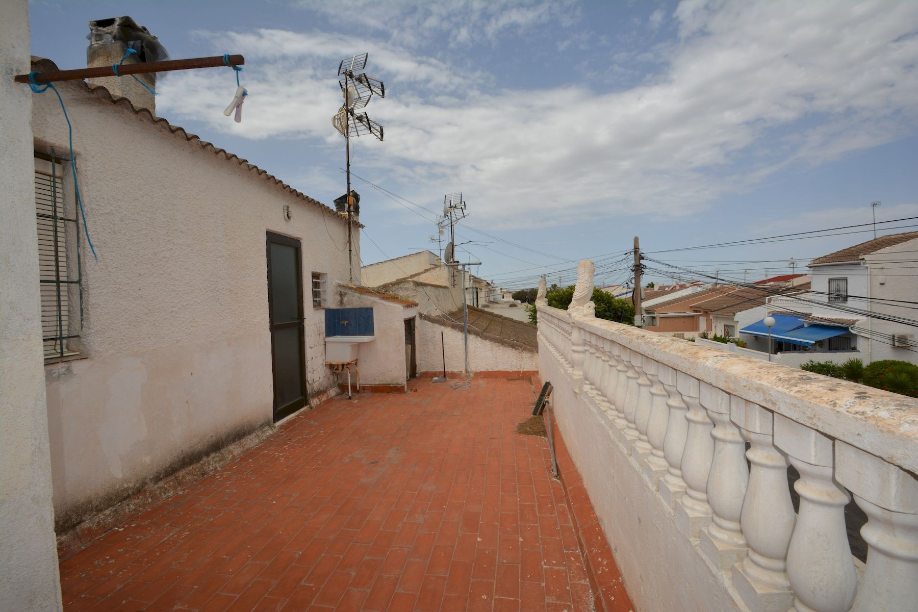 Resale - 4 Bedroom 2 Bathroom Town House in Torrevieja - Costa Blanca  - Alicante