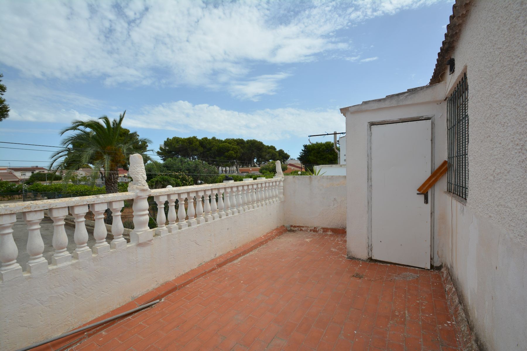 Resale - 4 Bedroom 2 Bathroom Town House in Torrevieja - Costa Blanca  - Alicante