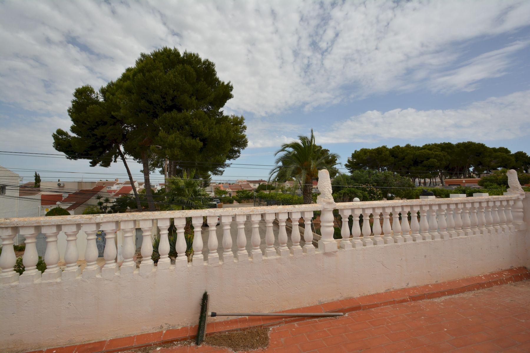 Resale - 4 Bedroom 2 Bathroom Town House in Torrevieja - Costa Blanca  - Alicante