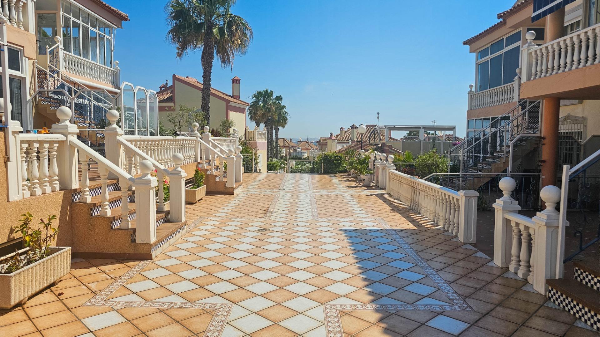 Resale - 2 Bedroom 1 Bathroom Bungalow in Orihuela Costa - Los Altos  - Alicante
