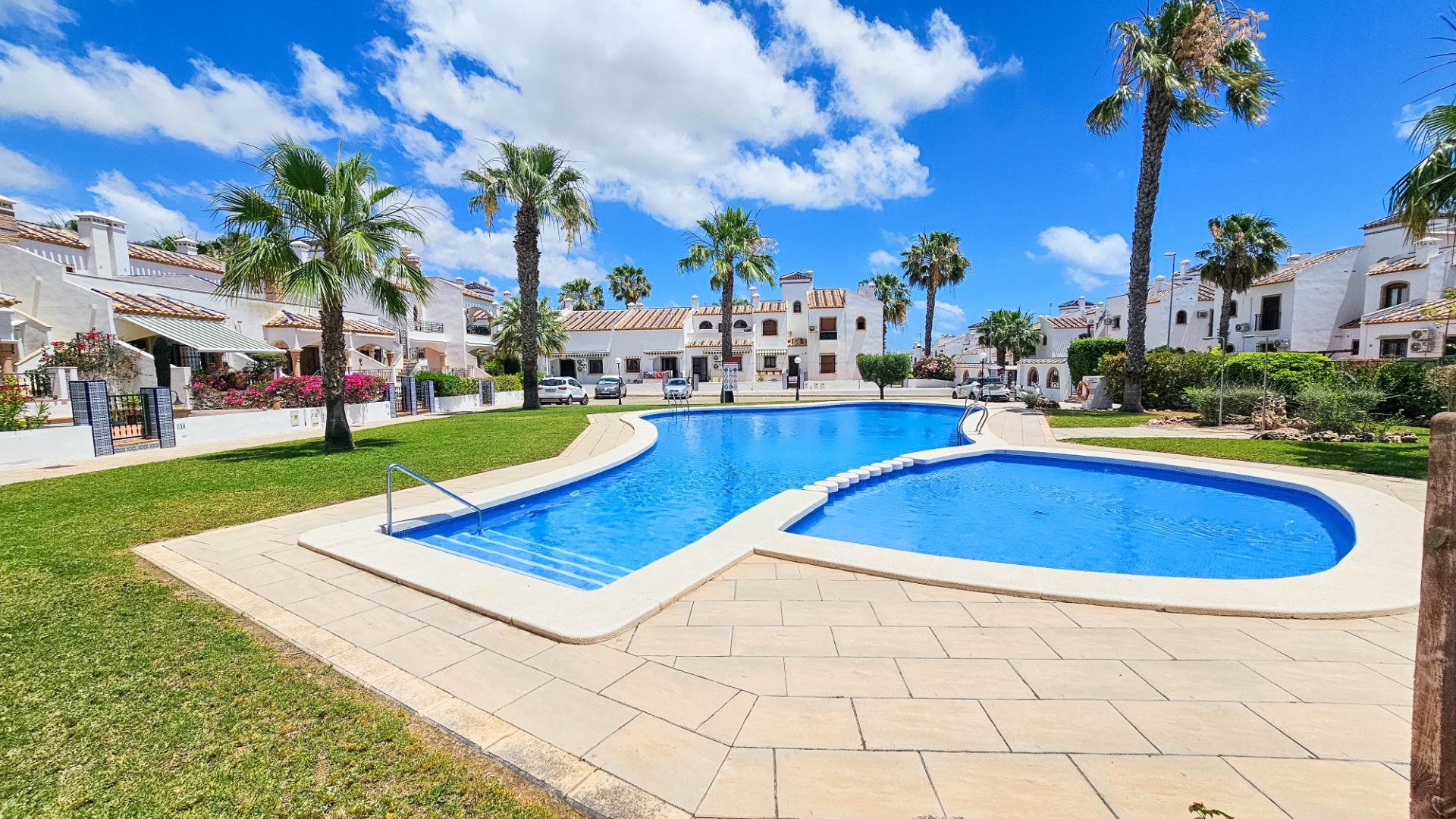Resale - 2 Bedroom 2 Bathroom Town House in Orihuela Costa - Pau 8  - Alicante