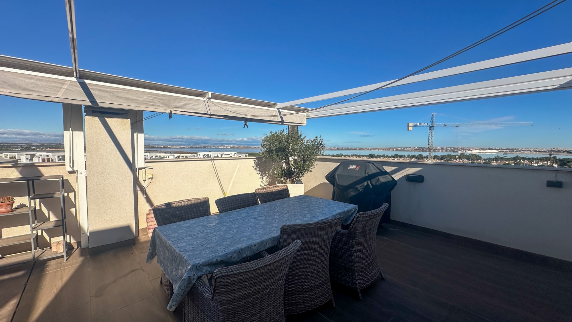 Resale - 3 Bedroom 2 Bathroom Bungalow in Torrevieja - Costa Blanca  - Alicante