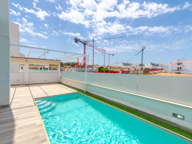 Resale - 4 Bedroom 3 Bathroom Villa in Torrevieja - Costa Blanca  - Alicante