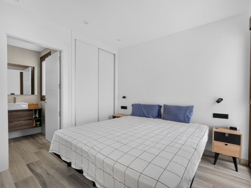 Resale - 4 Bedroom 3 Bathroom Villa in Torrevieja - Costa Blanca  - Alicante