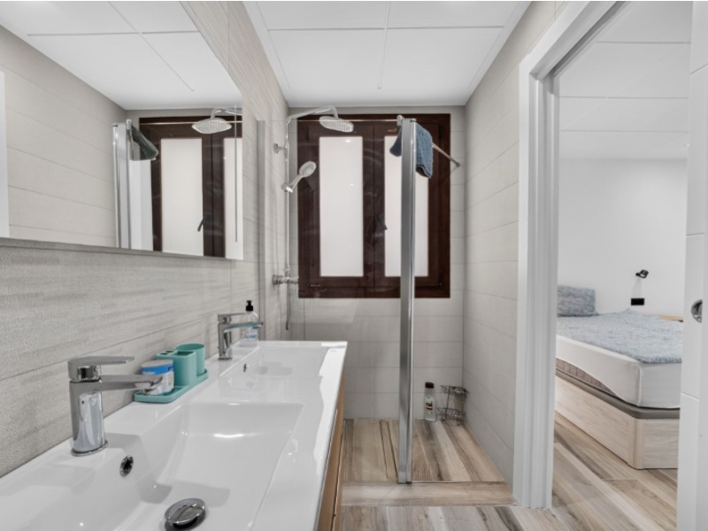 Resale - 4 Bedroom 3 Bathroom Villa in Torrevieja - Costa Blanca  - Alicante