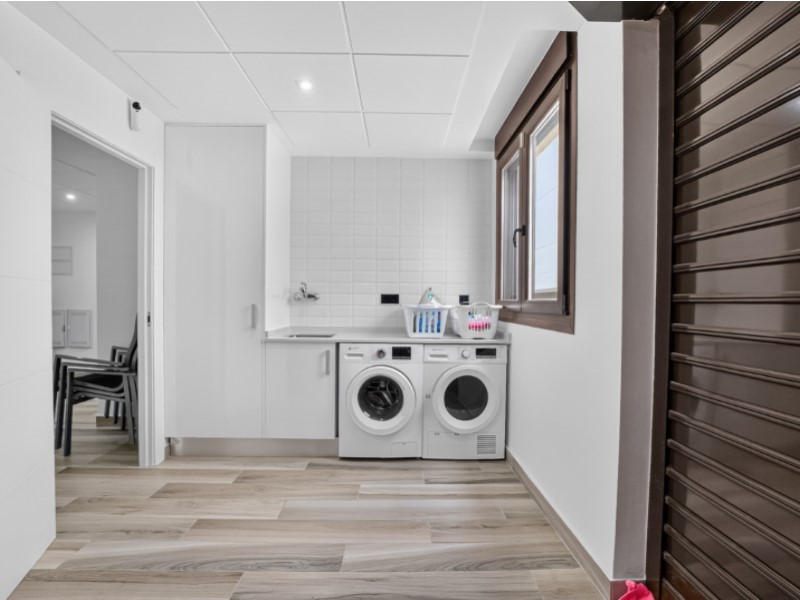 Resale - 4 Bedroom 3 Bathroom Villa in Torrevieja - Costa Blanca  - Alicante