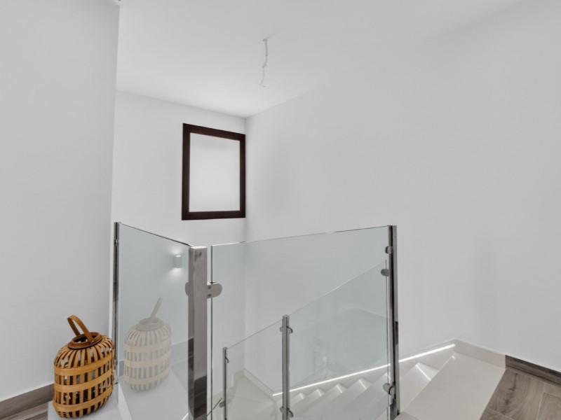 Resale - 4 Bedroom 3 Bathroom Villa in Torrevieja - Costa Blanca  - Alicante