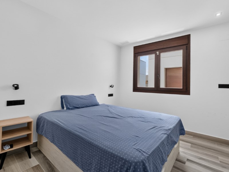 Resale - 4 Bedroom 3 Bathroom Villa in Torrevieja - Costa Blanca  - Alicante