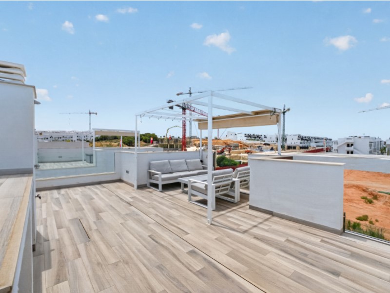 Resale - 4 Bedroom 3 Bathroom Villa in Torrevieja - Costa Blanca  - Alicante