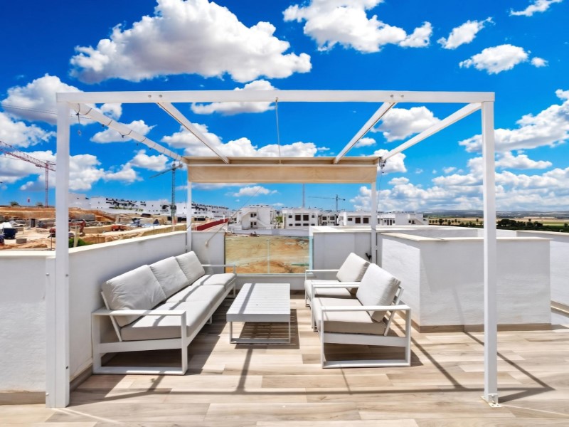 Resale - 4 Bedroom 3 Bathroom Villa in Torrevieja - Costa Blanca  - Alicante