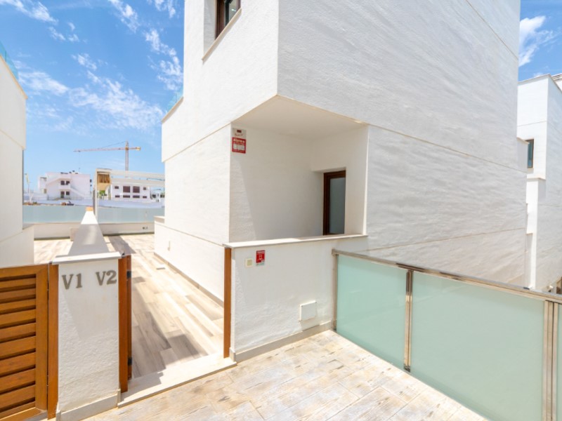 Resale - 4 Bedroom 3 Bathroom Villa in Torrevieja - Costa Blanca  - Alicante