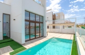 94-212-394-11-765/80010, 4 Bedroom 3 Bathroom Villa in Torrevieja