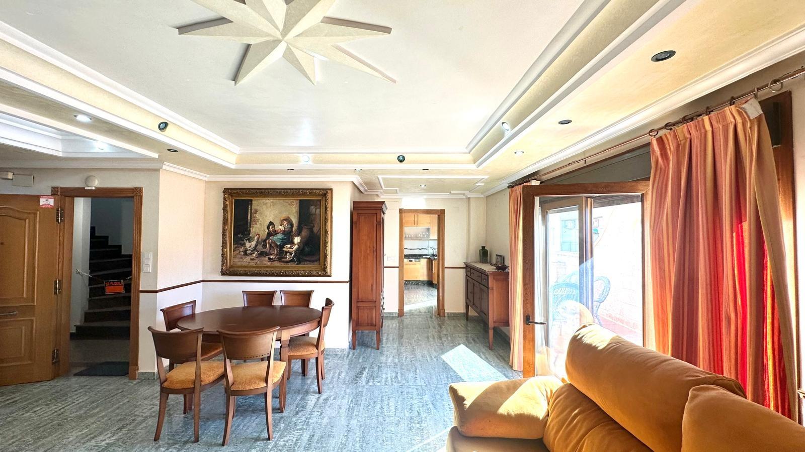 Resale - 4 Bedroom 2 Bathroom Penthouse in Torrevieja - Torrevieja  - Alicante