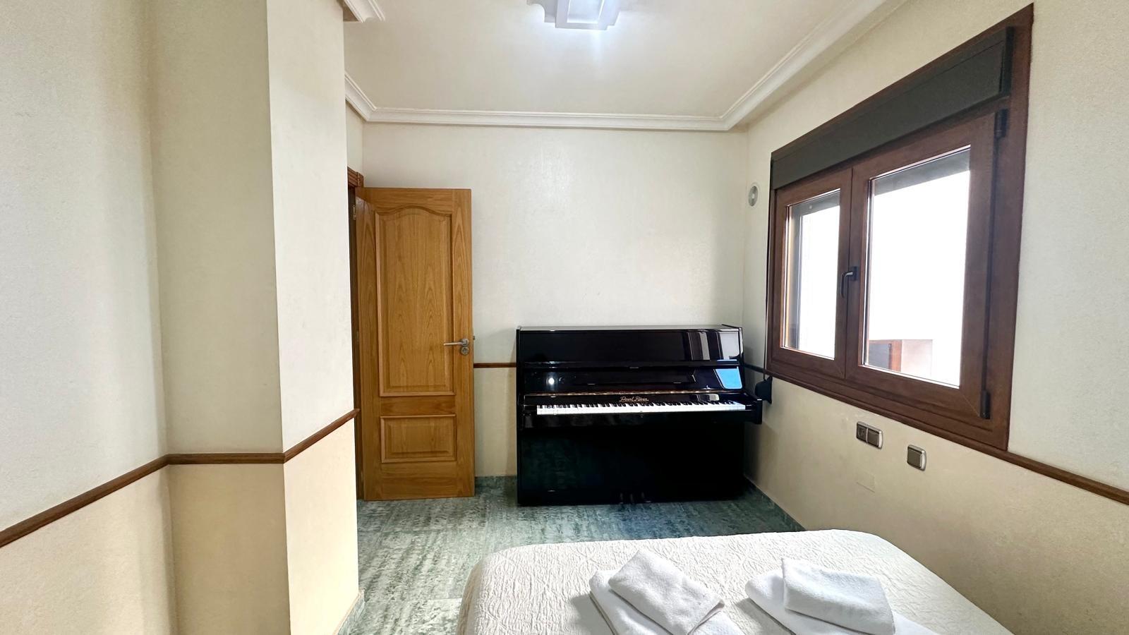 Resale - 4 Bedroom 2 Bathroom Penthouse in Torrevieja - Torrevieja  - Alicante