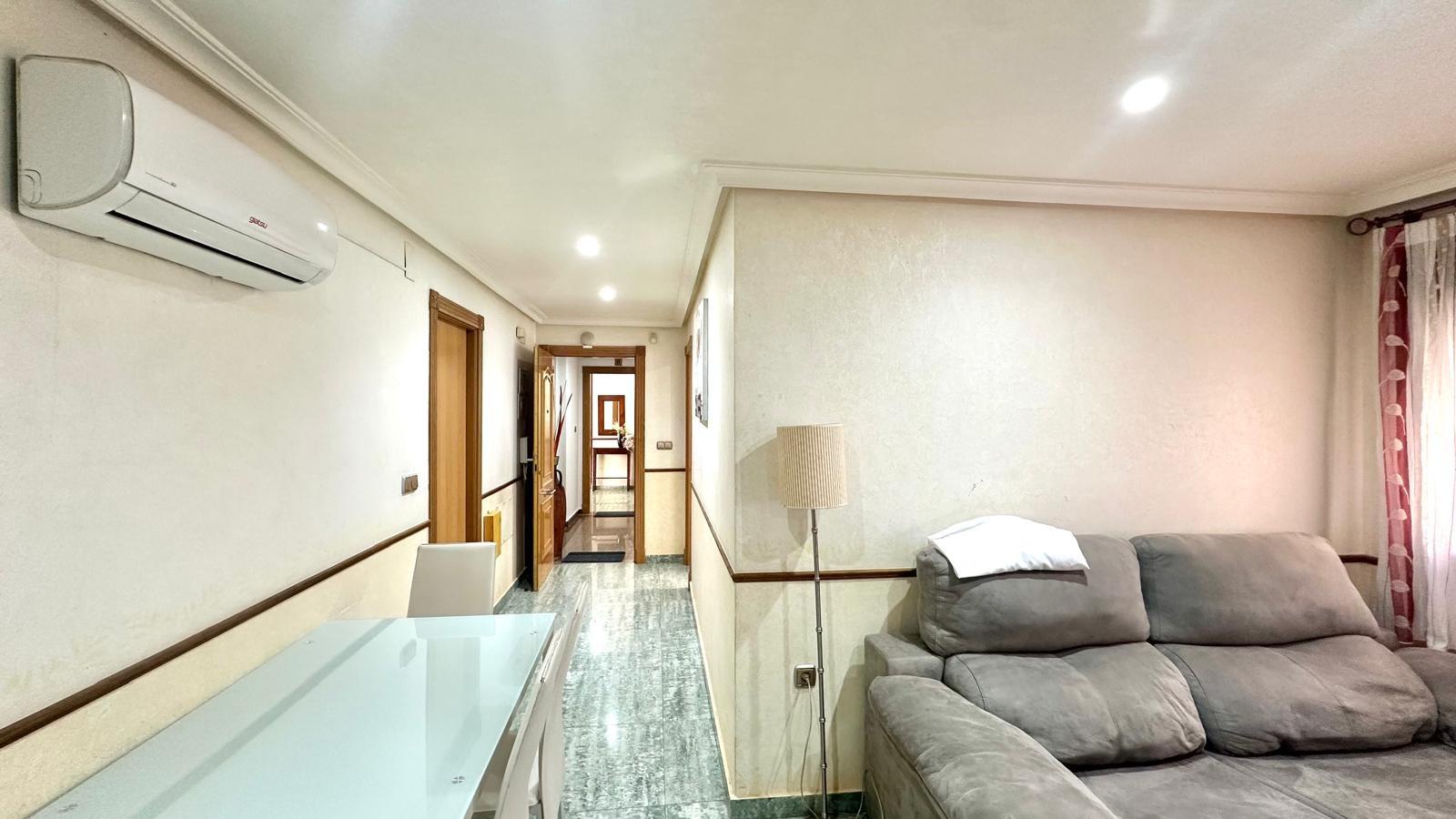 Resale - 4 Bedroom 2 Bathroom Penthouse in Torrevieja - Torrevieja  - Alicante