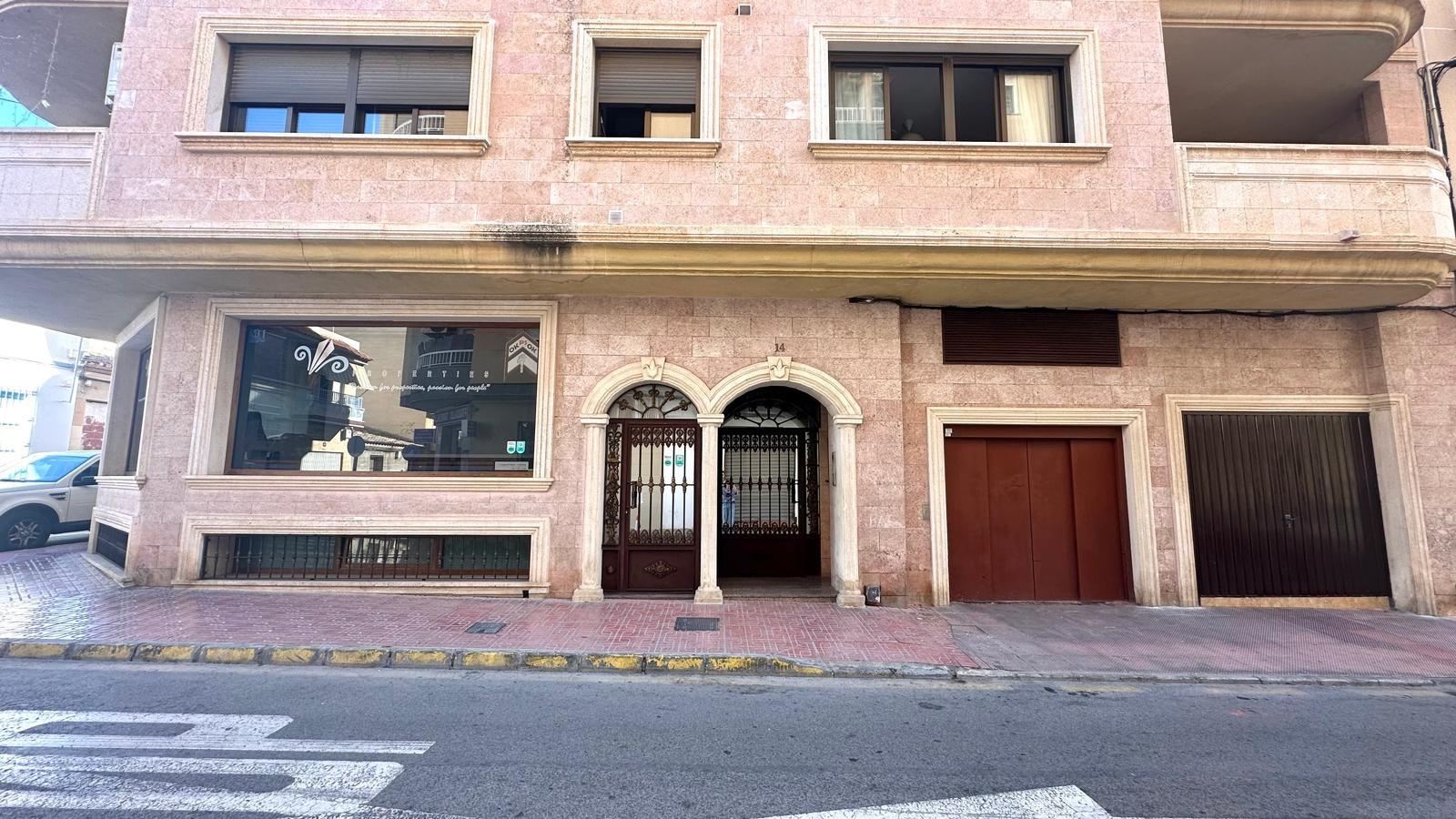 Resale - 4 Bedroom 2 Bathroom Penthouse in Torrevieja - Torrevieja  - Alicante
