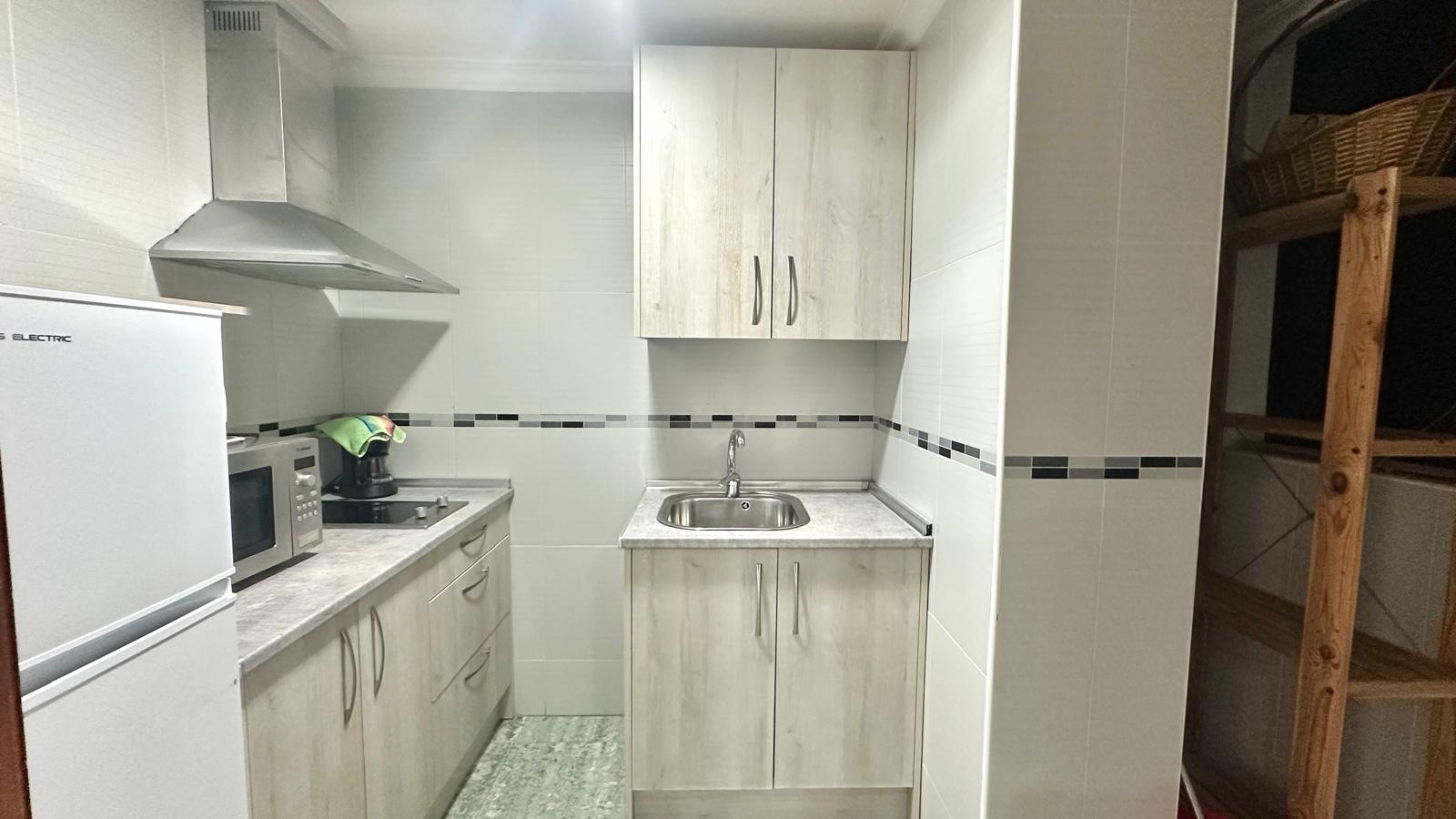 Resale - 4 Bedroom 2 Bathroom Penthouse in Torrevieja - Torrevieja  - Alicante