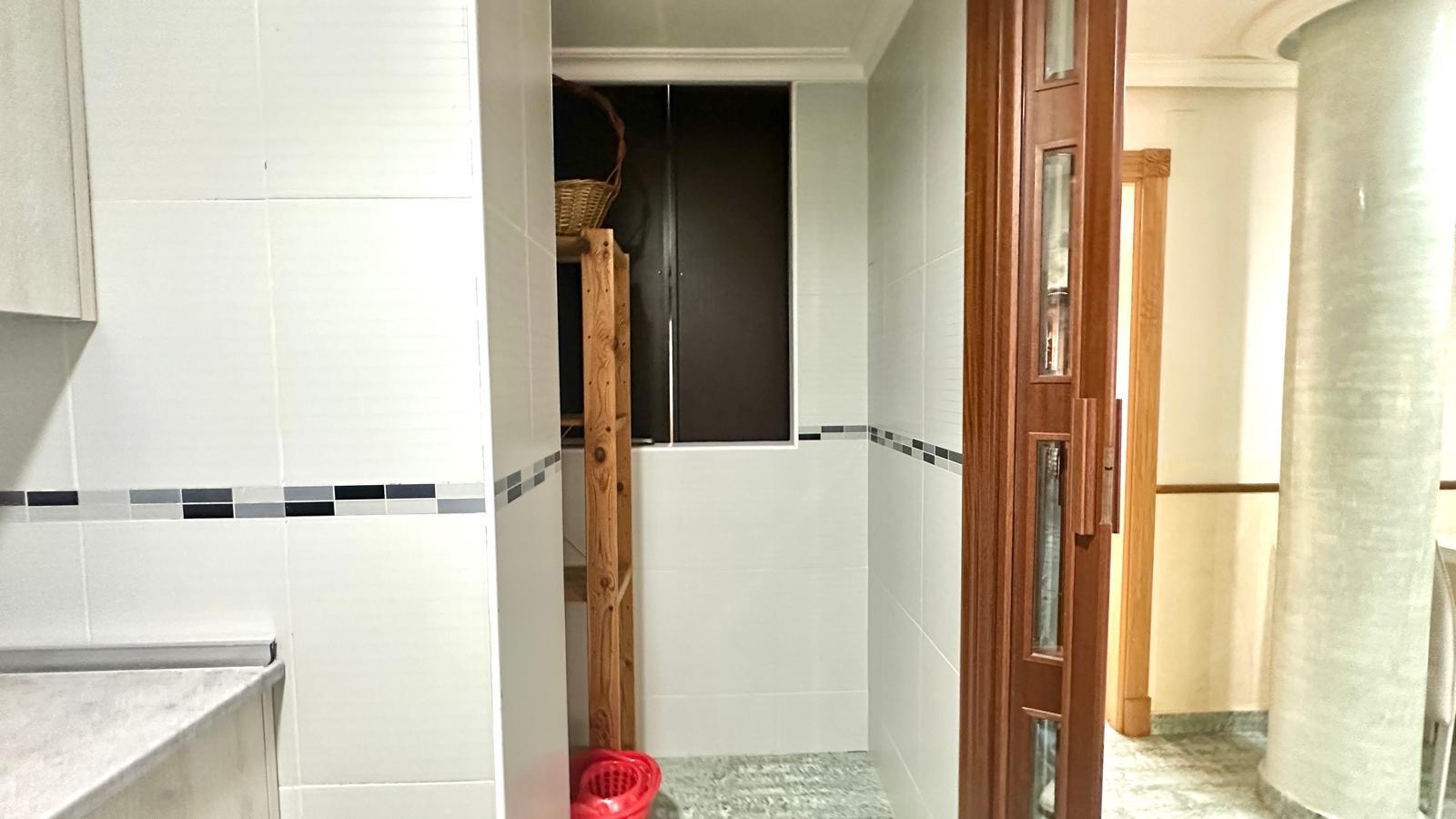 Resale - 4 Bedroom 2 Bathroom Penthouse in Torrevieja - Torrevieja  - Alicante