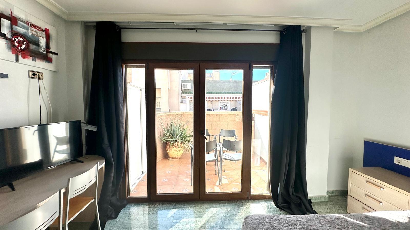 Resale - 4 Bedroom 2 Bathroom Penthouse in Torrevieja - Torrevieja  - Alicante
