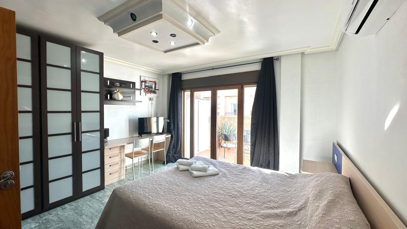 Resale - 4 Bedroom 2 Bathroom Penthouse in Torrevieja - Torrevieja  - Alicante
