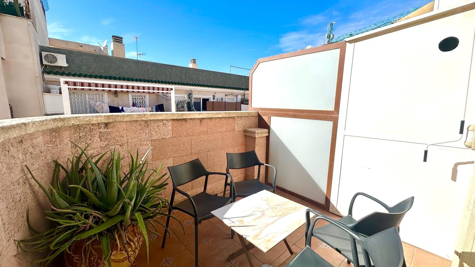 Resale - 4 Bedroom 2 Bathroom Penthouse in Torrevieja - Torrevieja  - Alicante