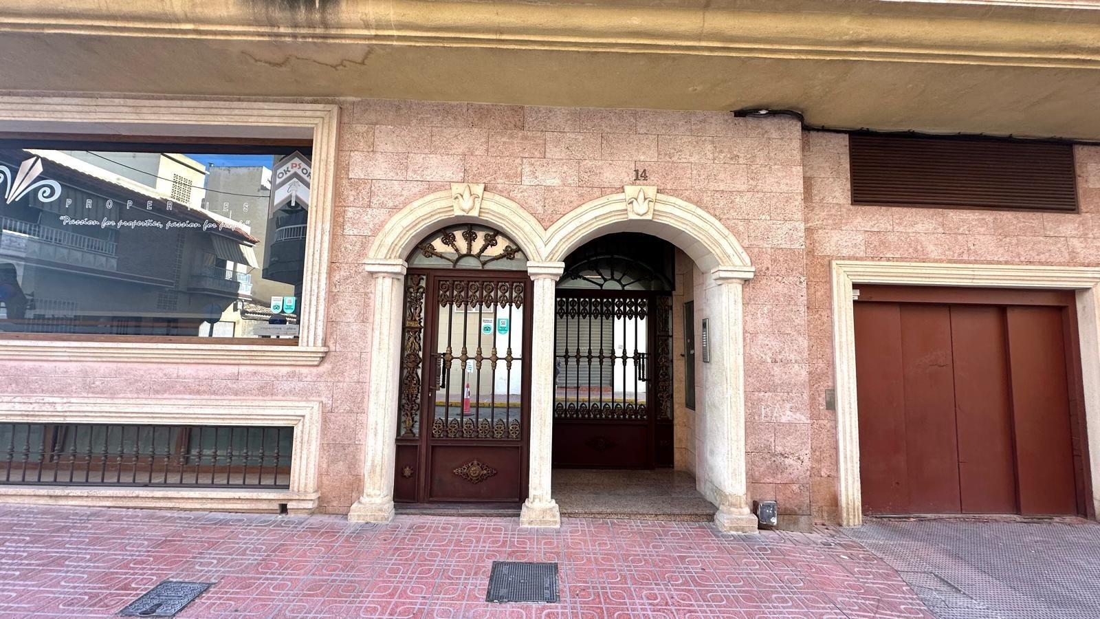 Resale - 4 Bedroom 2 Bathroom Penthouse in Torrevieja - Torrevieja  - Alicante
