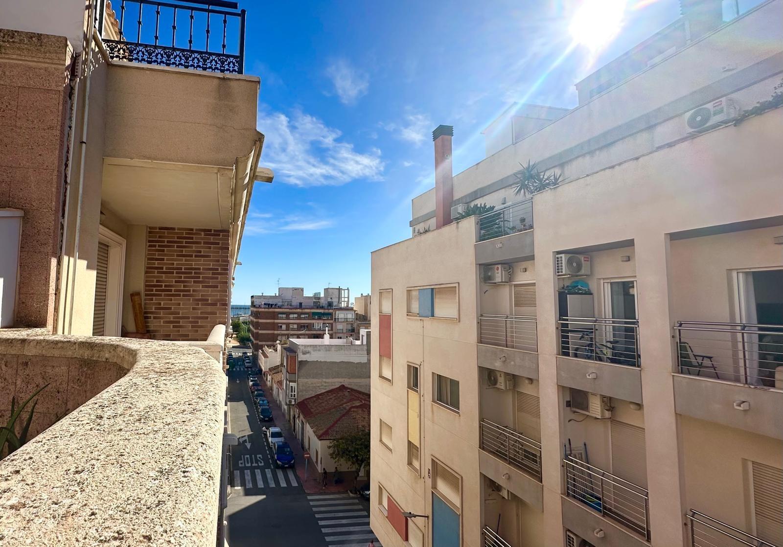 Resale - 4 Bedroom 2 Bathroom Penthouse in Torrevieja - Torrevieja  - Alicante