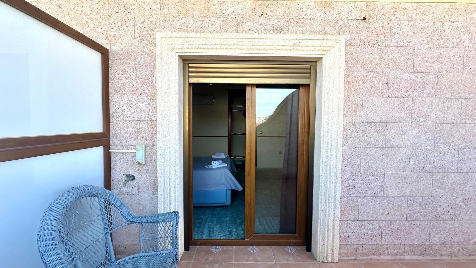 Resale - 4 Bedroom 2 Bathroom Penthouse in Torrevieja - Torrevieja  - Alicante