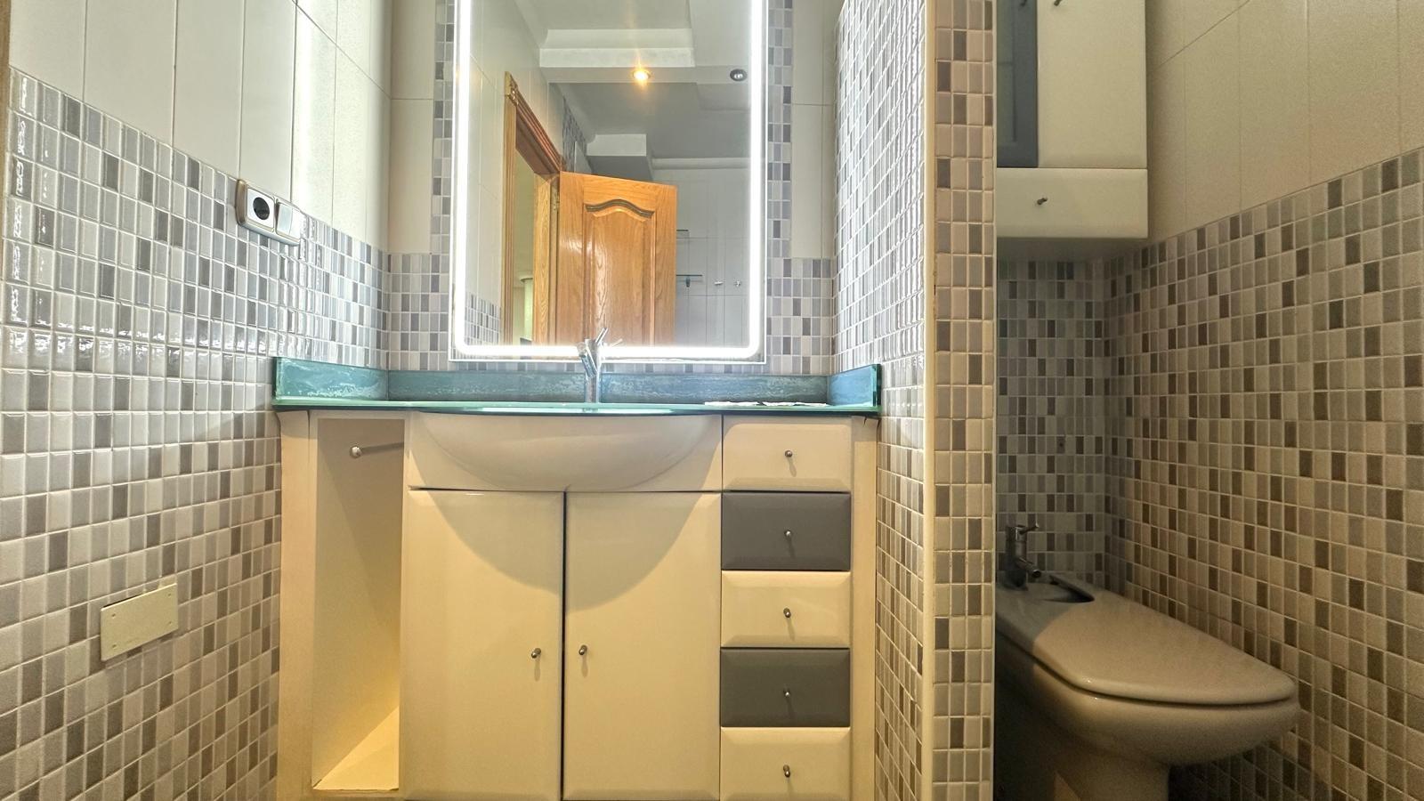 Resale - 4 Bedroom 2 Bathroom Penthouse in Torrevieja - Torrevieja  - Alicante