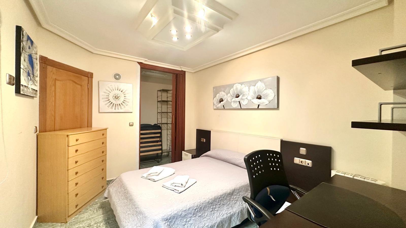 Resale - 4 Bedroom 2 Bathroom Penthouse in Torrevieja - Torrevieja  - Alicante