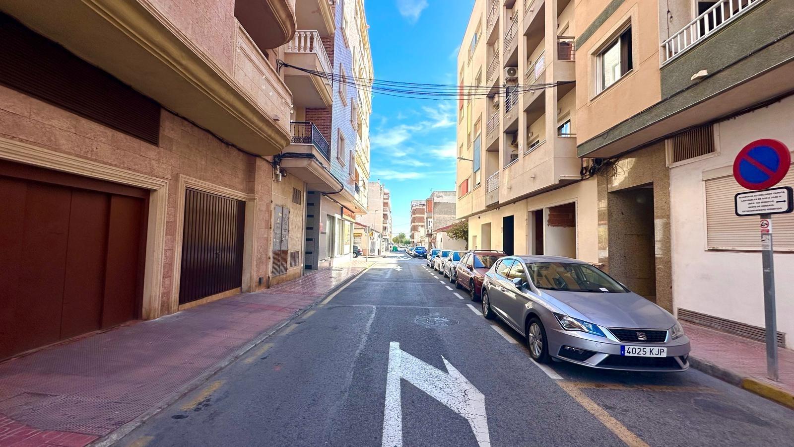 Resale - 4 Bedroom 2 Bathroom Penthouse in Torrevieja - Torrevieja  - Alicante