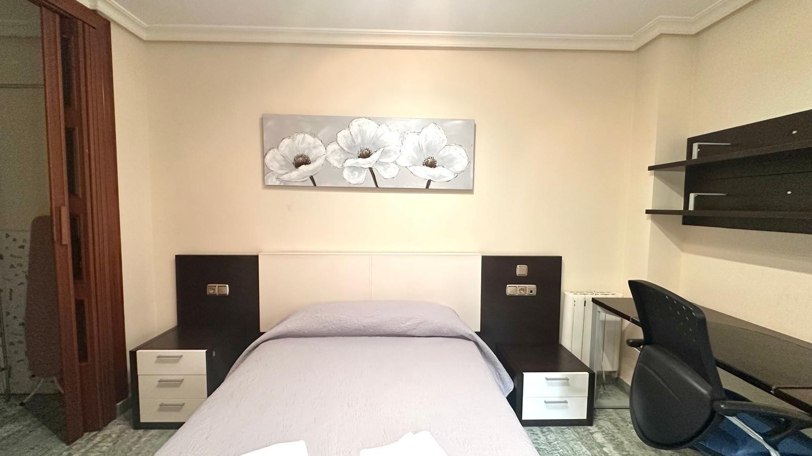 Resale - 4 Bedroom 2 Bathroom Penthouse in Torrevieja - Torrevieja  - Alicante
