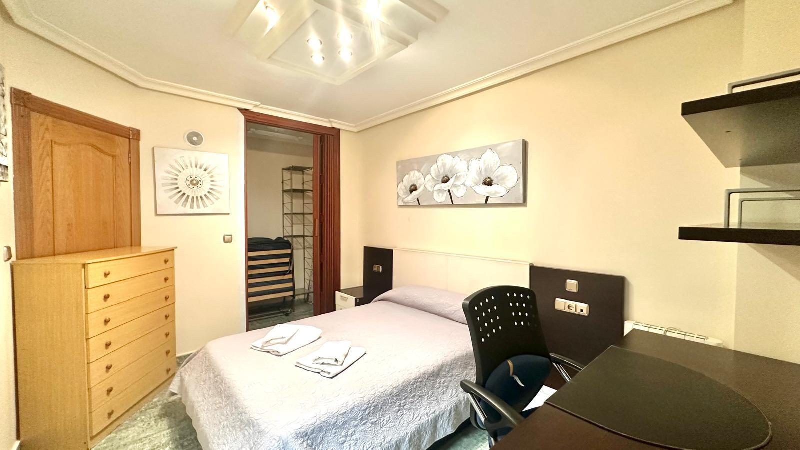 Resale - 4 Bedroom 2 Bathroom Penthouse in Torrevieja - Torrevieja  - Alicante