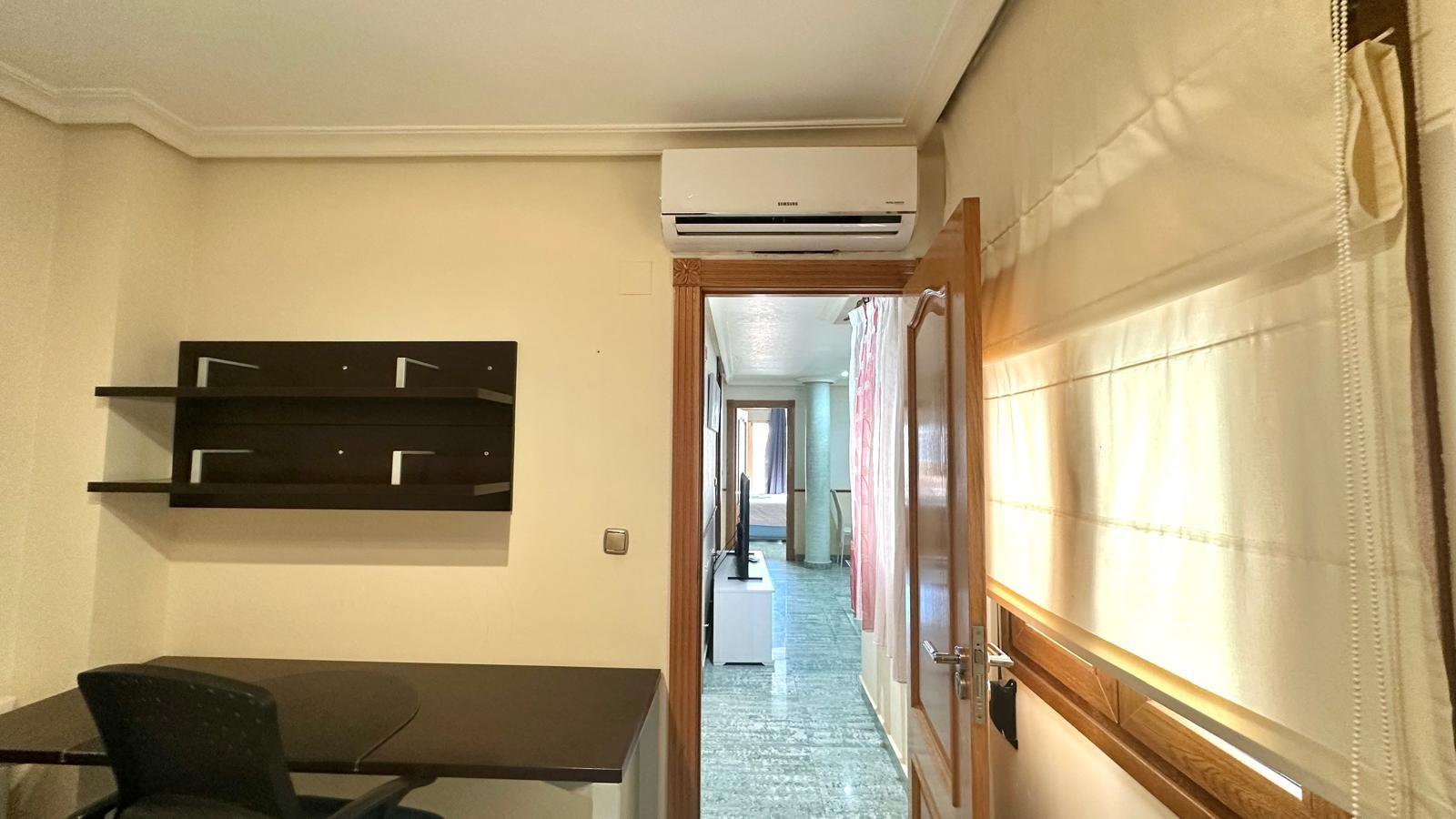 Resale - 4 Bedroom 2 Bathroom Penthouse in Torrevieja - Torrevieja  - Alicante
