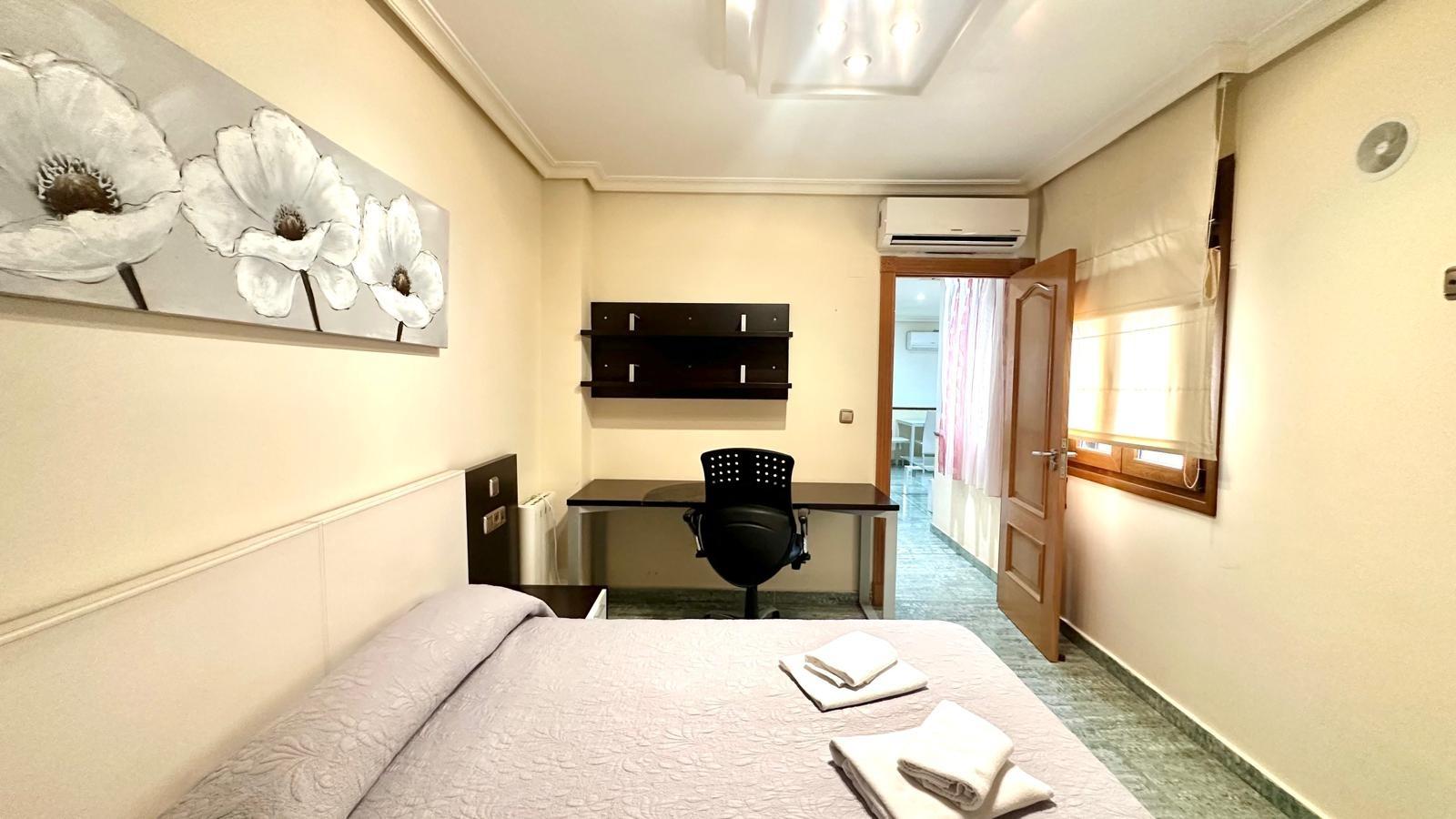 Resale - 4 Bedroom 2 Bathroom Penthouse in Torrevieja - Torrevieja  - Alicante